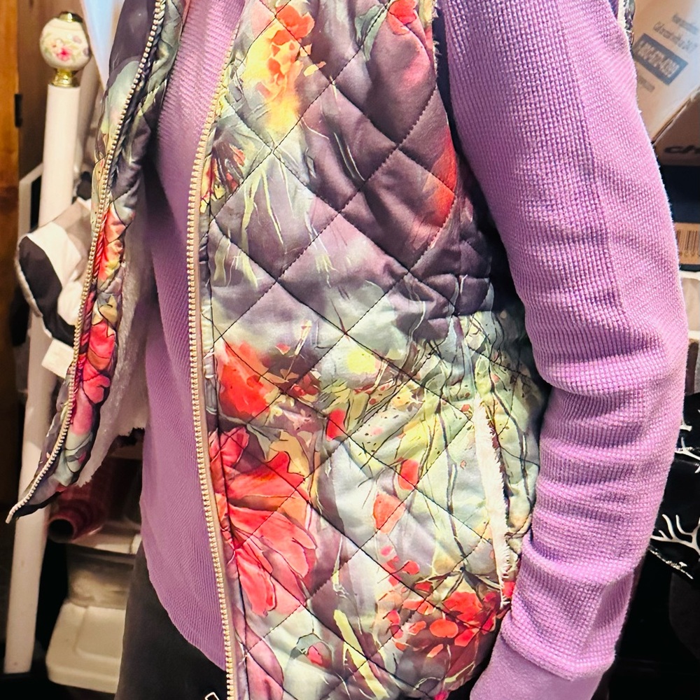 Sz S Floral Quilted Women's vest